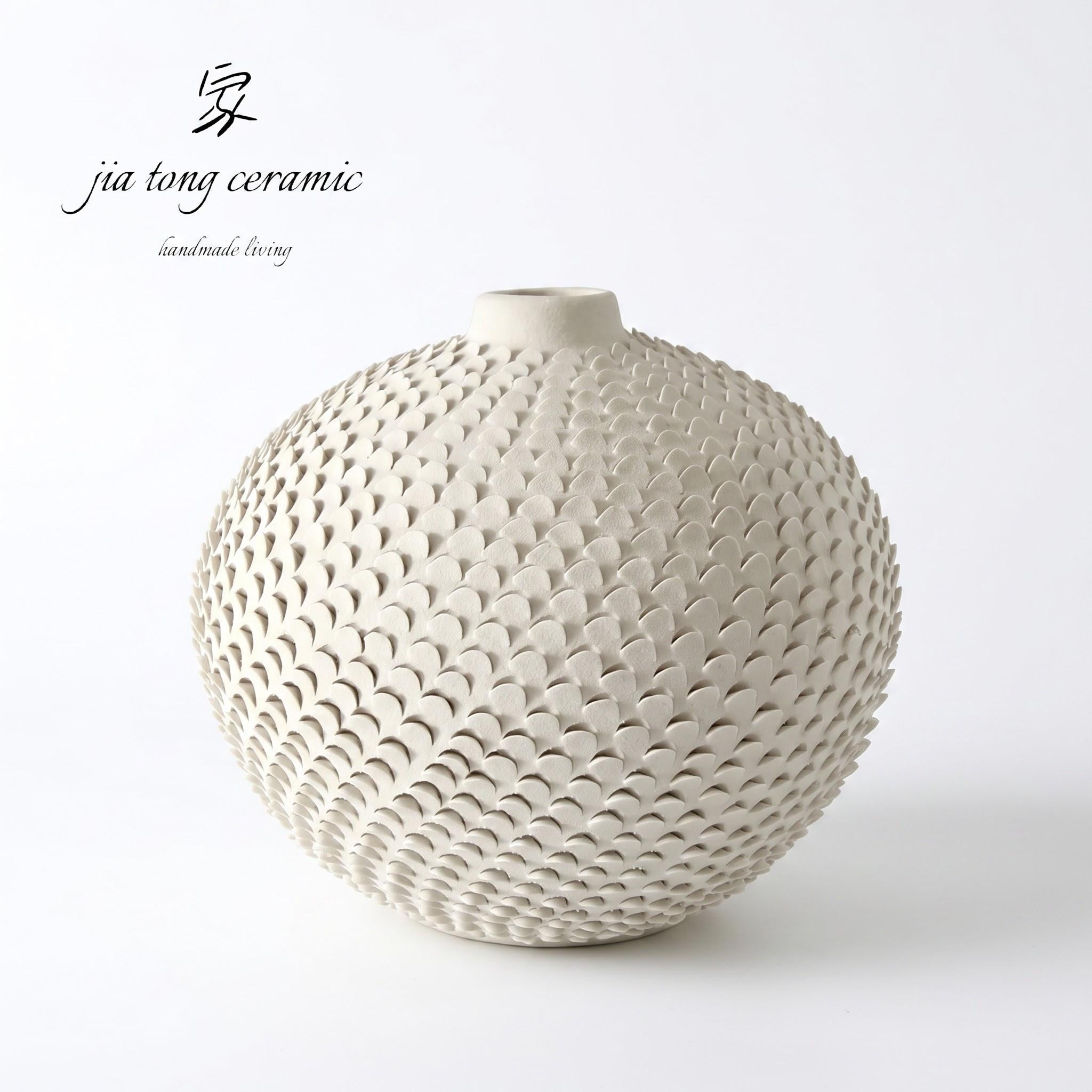 White Round Belly Scale Pattern Ceramic Vase