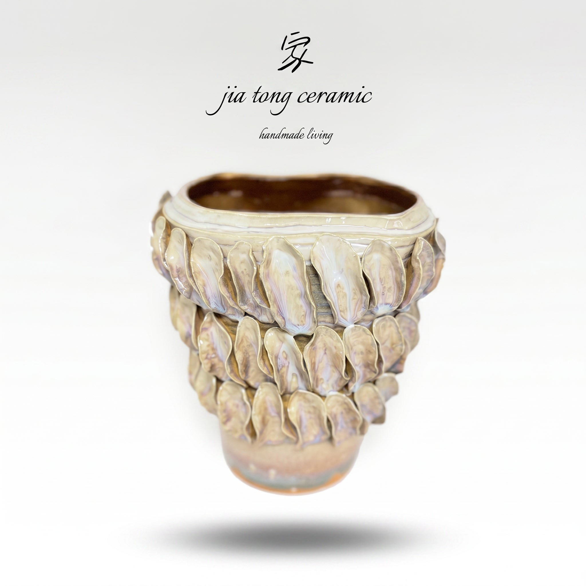 Hand - Pinched Oyster Shell Relief Ceramic Vase, Iridescent Glaze Modern Art Vase for Sample Room Soft Decoration