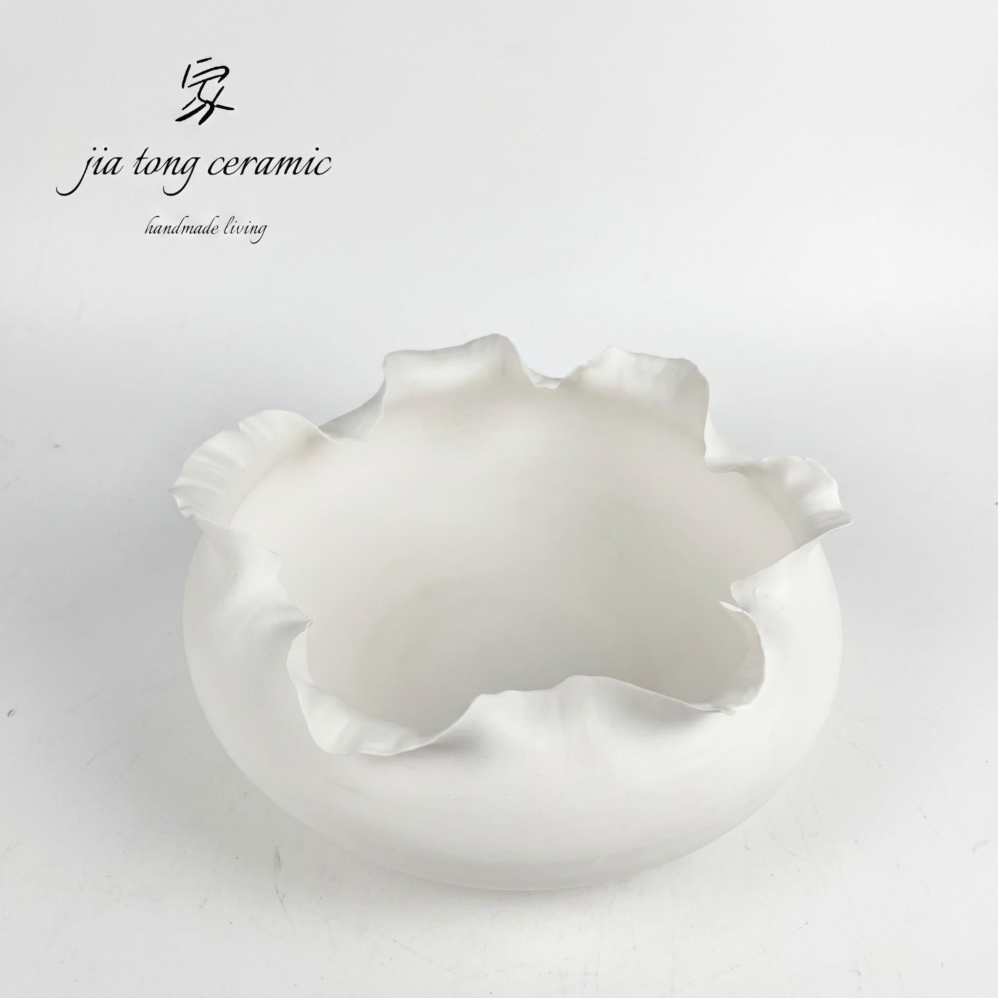 White Wavy Ceramic Bowl & Tray