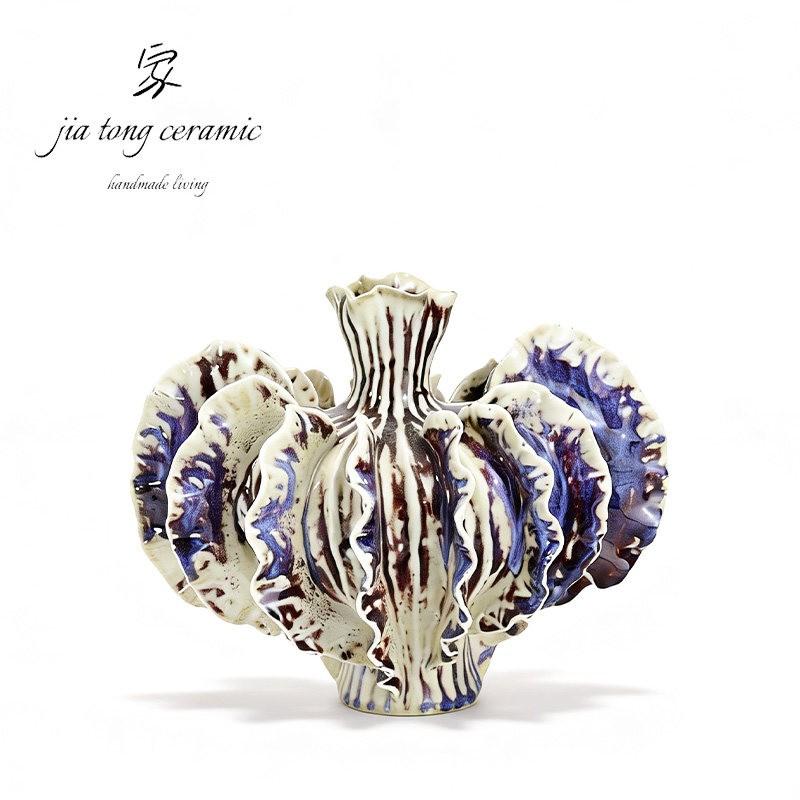 White Embossed Hand Painted Ceramic Vase | MANUAL-0106 | JIATONG CERAMICS