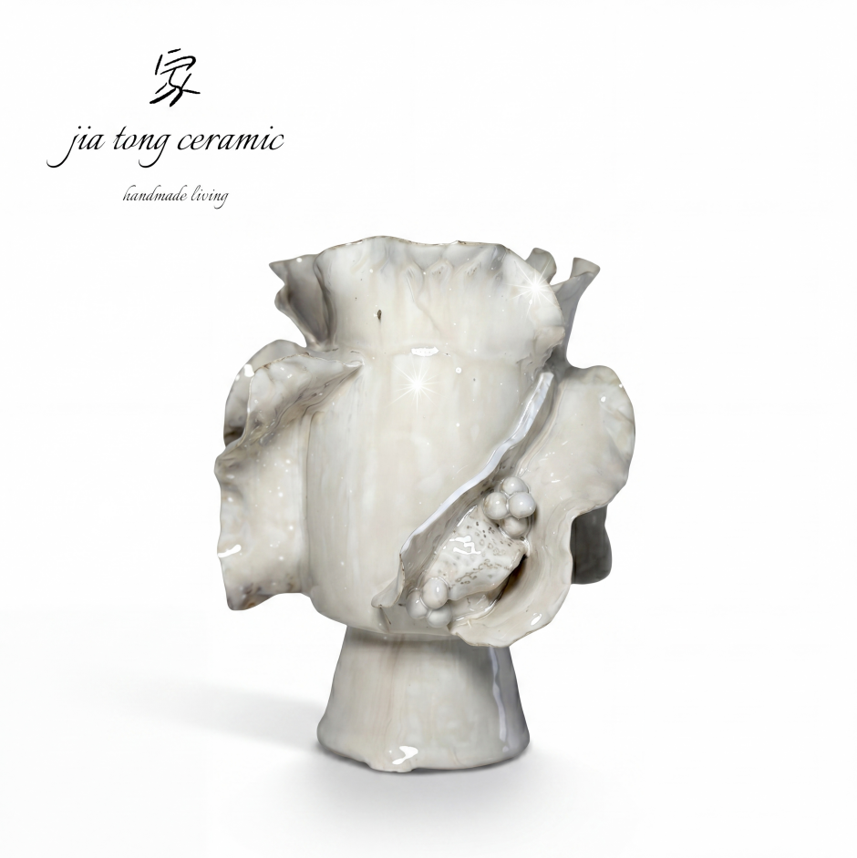 Glossy Modern Ceramic Decor — 15.5 × 18.5 cm