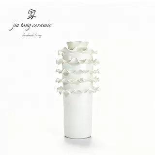 Jiatong handmade ceramic vase, white wavy edge home decoration, retro sweetheart style, high-end sense
