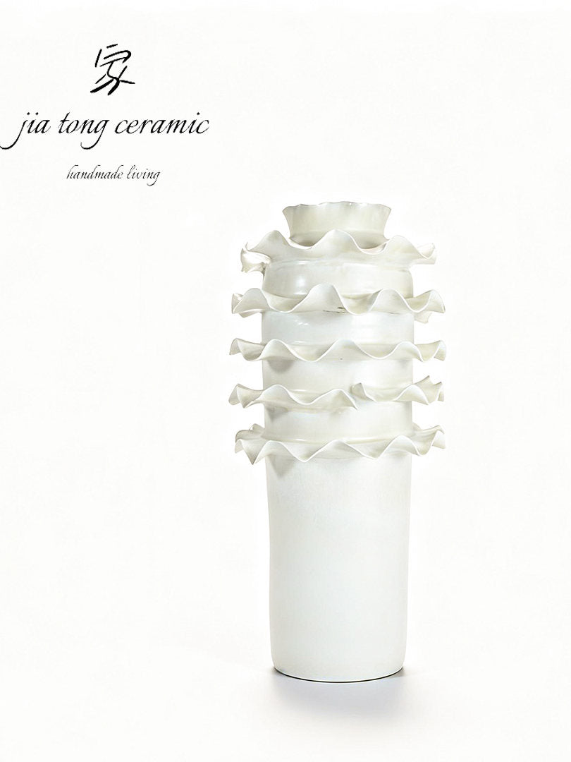 Jiatong handmade ceramic vase, white wavy edge home decoration, retro sweetheart style, high-end sense