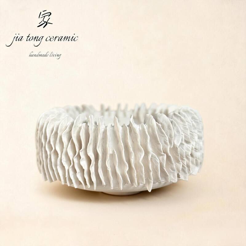 Light luxury special-shaped ceramic flower pot personalized home design style Phalaenopsis flower pot creative ornament flower vase flowing glaze white